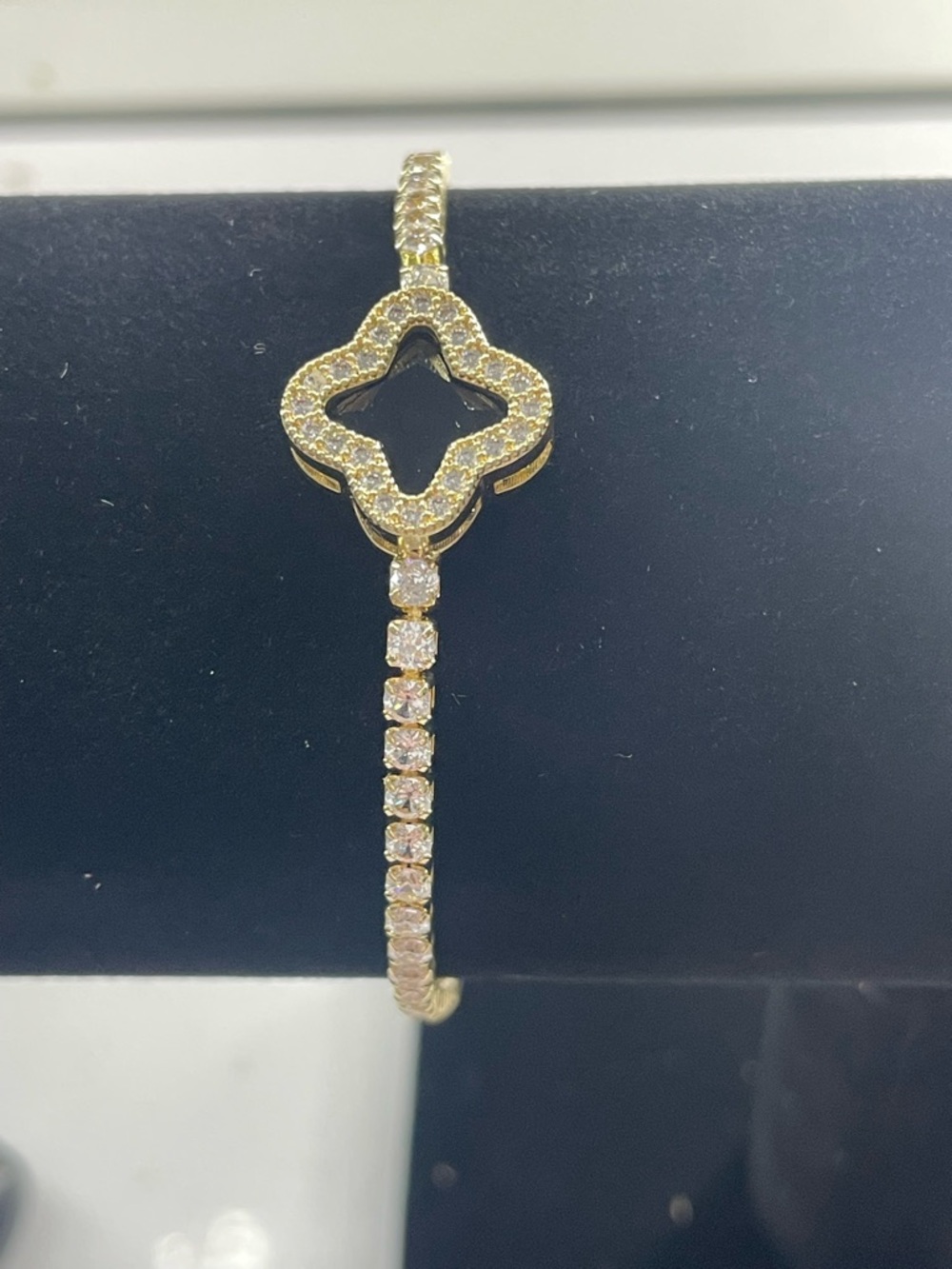 18k Gold Clover Bracelet with Black Onyx Center and Pavé Accents - Picture 4 of 6